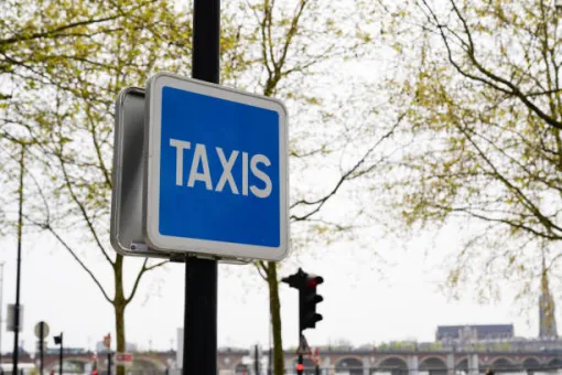 Taxi pour une course à la gare à Noisy-Rudignon
